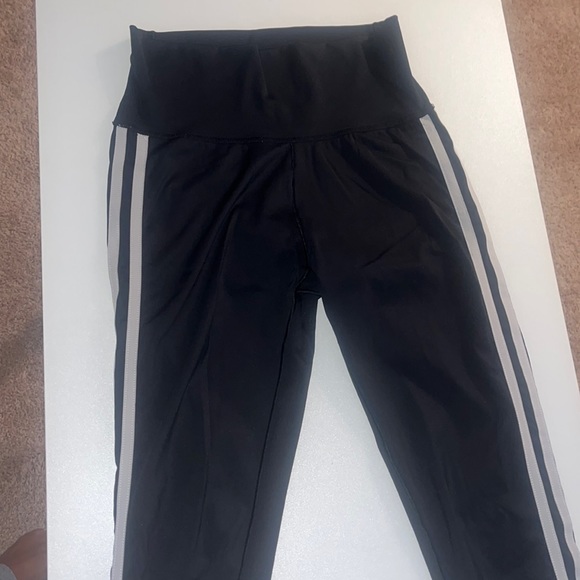 Adidas high waist active tights 🖤🖤🖤 - Picture 2 of 4